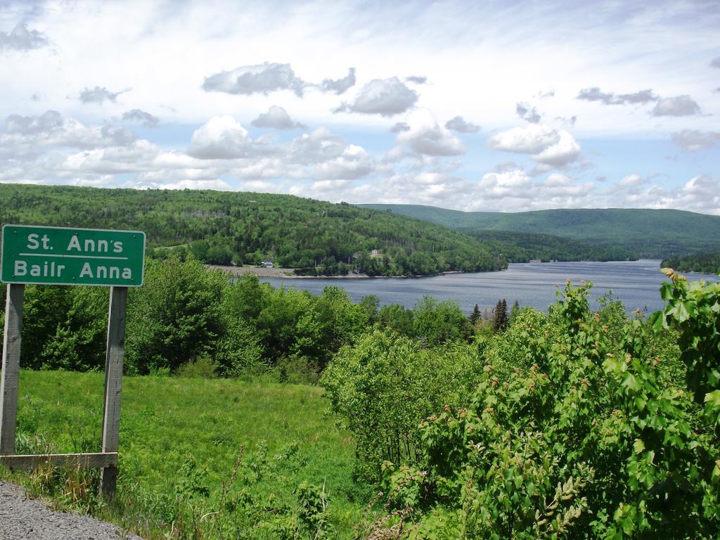 Chanterelle Inn & Cottages Featuring Restaurant 100 Km North River Bridge Exterior photo