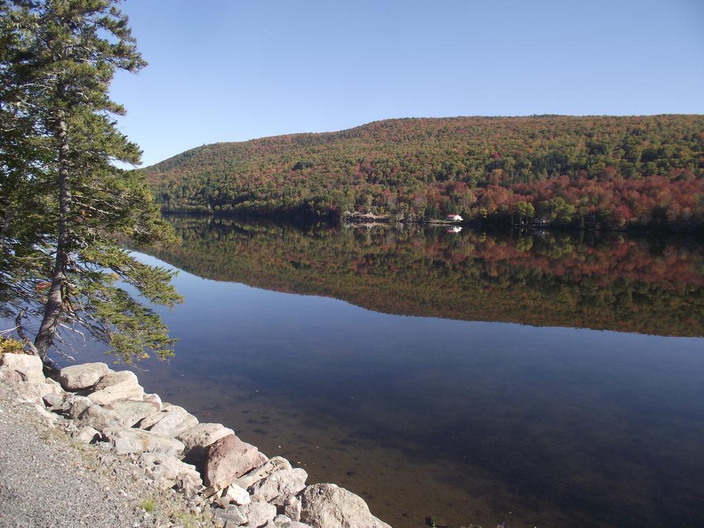 Chanterelle Inn & Cottages Featuring Restaurant 100 Km North River Bridge Exterior photo